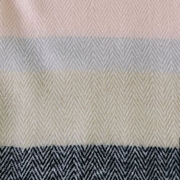 Isaac Mizrahi Herr Blanket Scarf • Black & Blush Pink• NWT - Picture 2 of 8